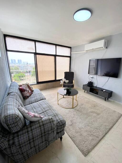 Apartment On The Mermaid Beach Qiryat Yam Exteriér fotografie