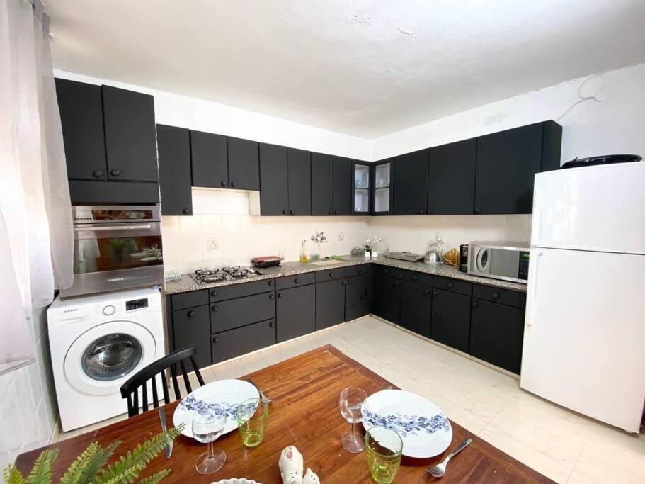 Apartment On The Mermaid Beach Qiryat Yam Exteriér fotografie
