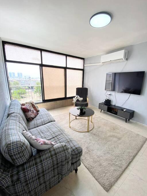 Apartment On The Mermaid Beach Qiryat Yam Exteriér fotografie